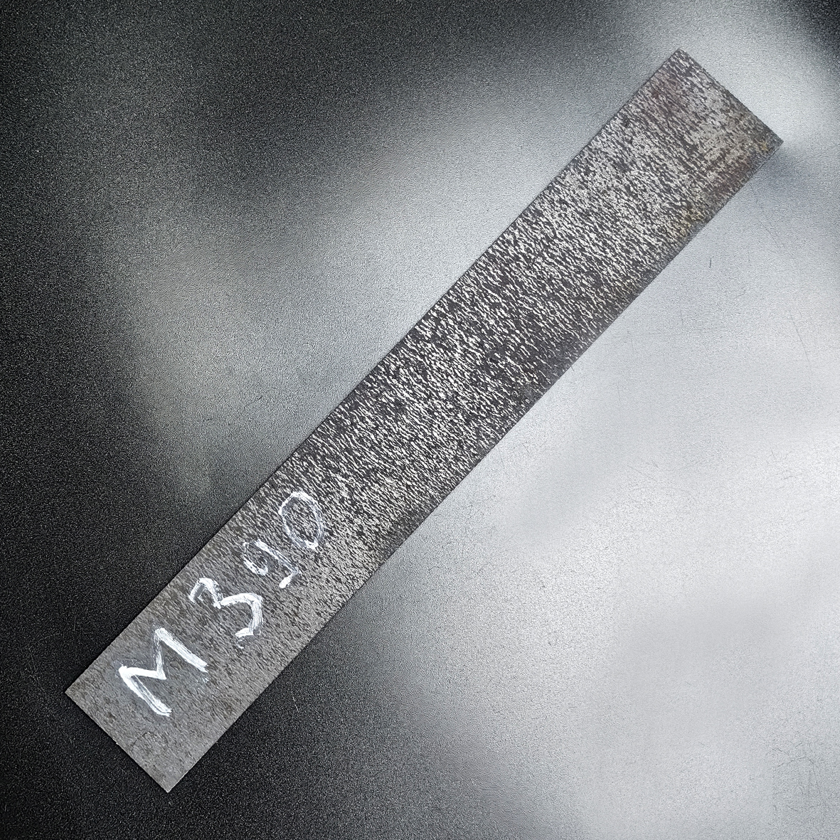 Заготовка для ножа из стали М-390 размеры: 300х40х4,3 мм